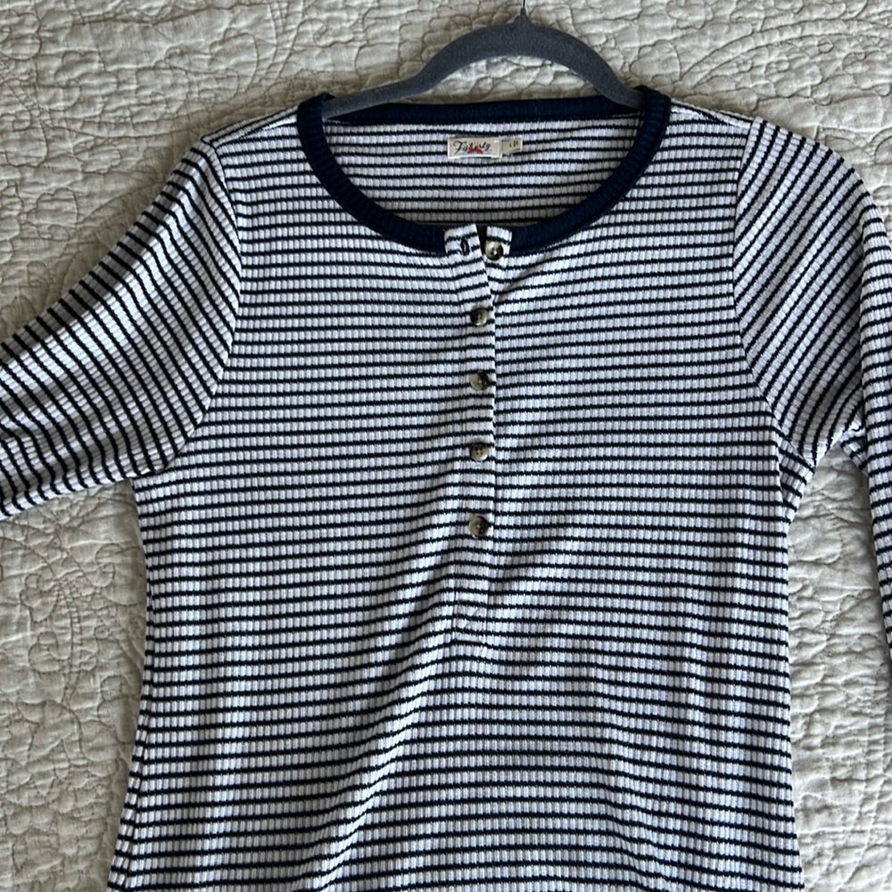 Faherty Women’s Henley size L